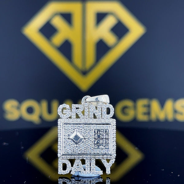 Daily Grind Elite Pendant