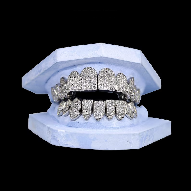 Custom Hip Hop Jewelry Teeth Down 8 925 Sterling Silver VVS1 Clarity Round Cut Diamond Fully Iced Out Moissanite Grillz