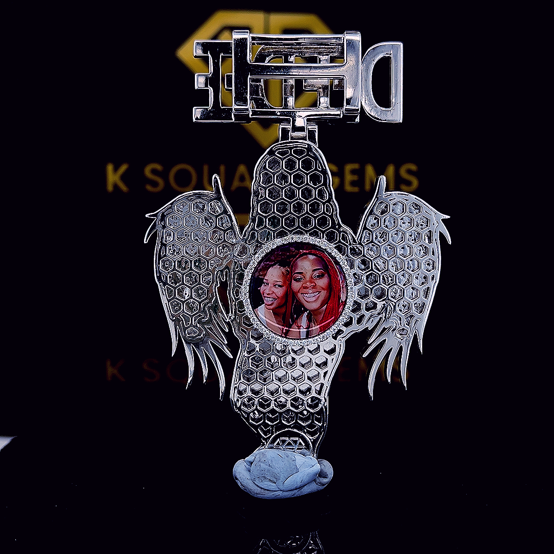 Angel Dee Luxe Round Pendant