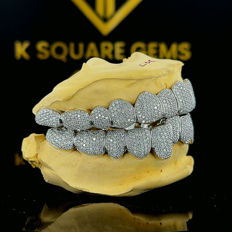 Pretty moissanite round brilliant cut vvs1 clarity sparkling diamond iced out 925 sterling silver customize tooth grillz