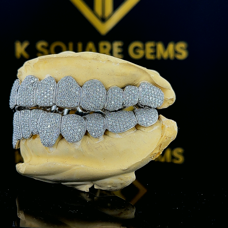 Pretty moissanite round brilliant cut vvs1 clarity sparkling diamond iced out 925 sterling silver customize tooth grillz