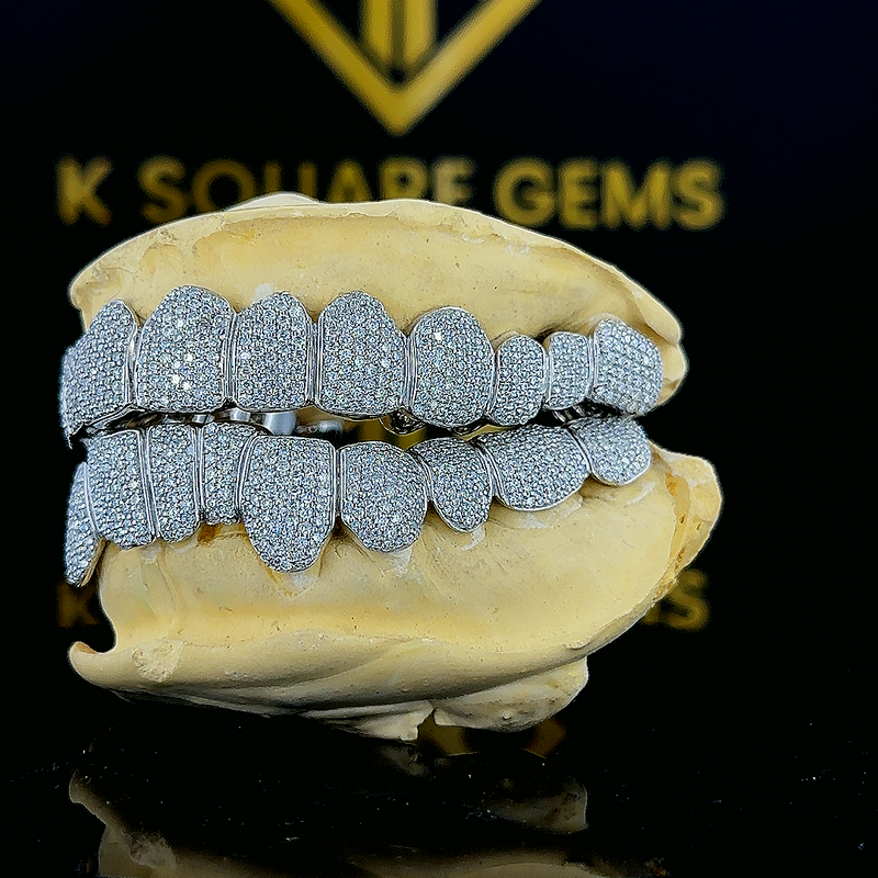 Pretty moissanite round brilliant cut vvs1 clarity sparkling diamond iced out 925 sterling silver customize tooth grillz