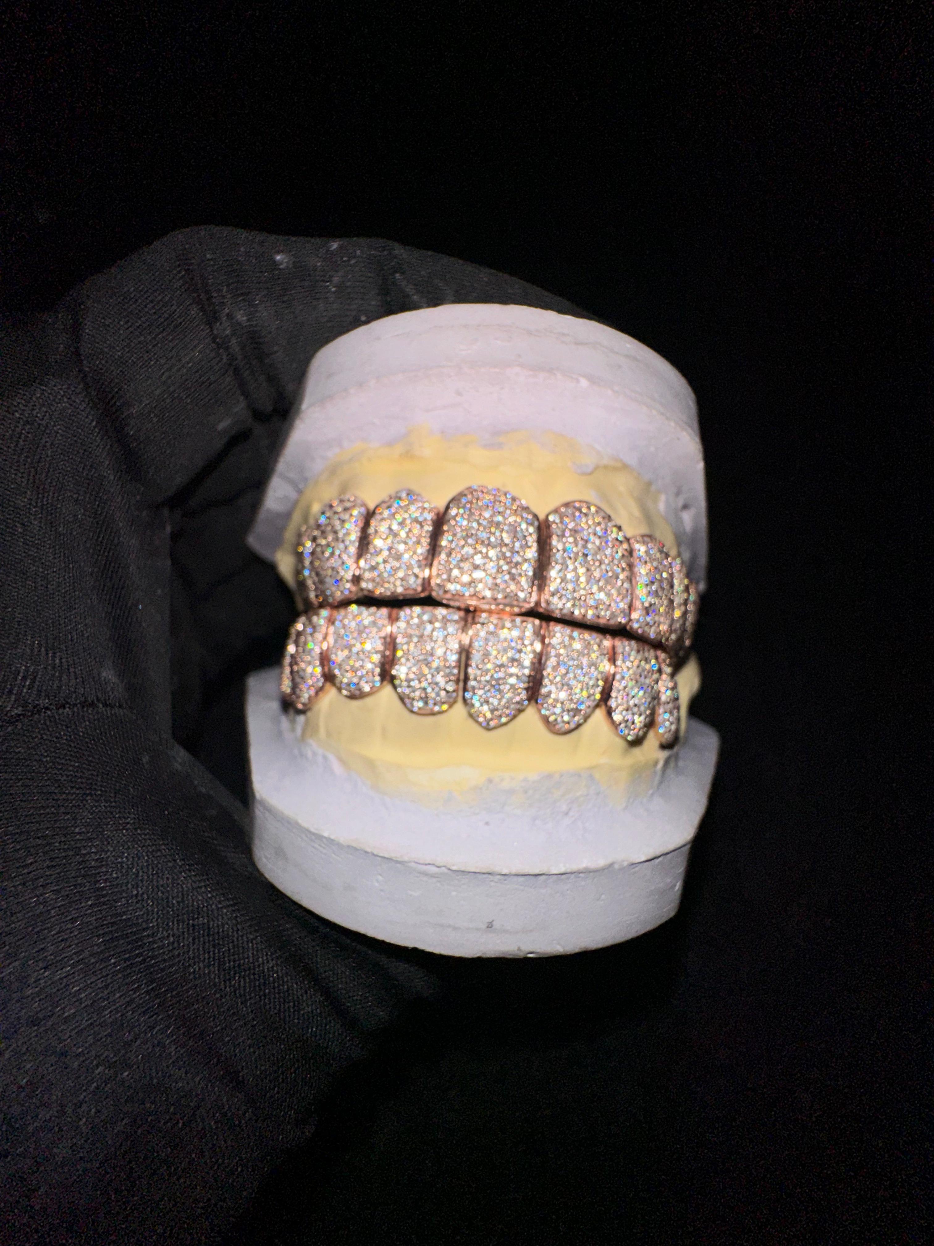 Custom fashion wholesale Top 8 bottom 8 tooth grillz for women in vvs clarity designer jewlery 14 kt moissanite diamonds