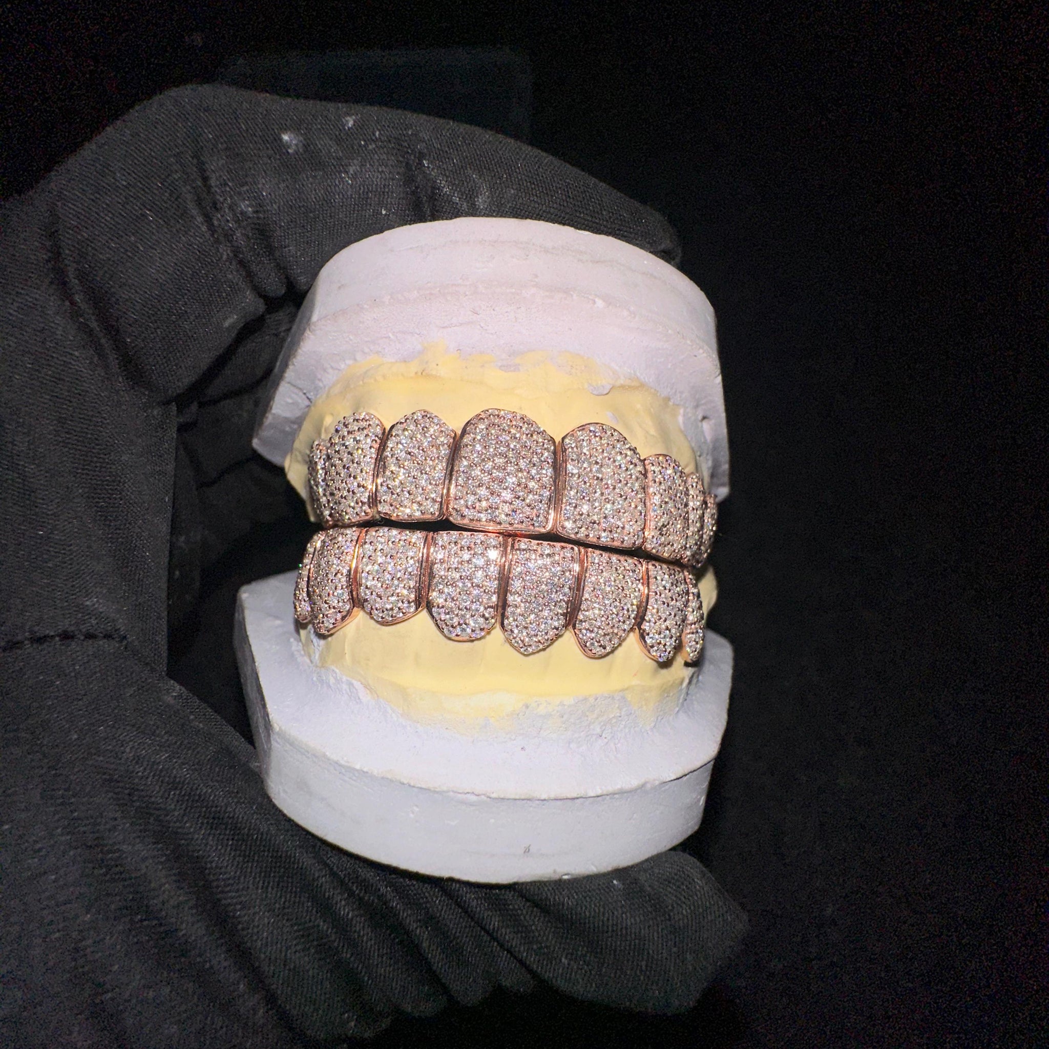 Custom fashion wholesale Top 8 bottom 8 tooth grillz for women in vvs clarity designer jewlery 14 kt moissanite diamonds