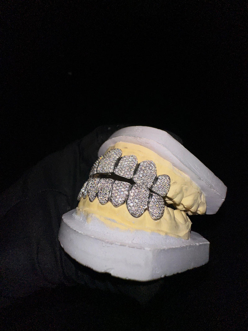 Custom Hip Hop Jewelry Teeth Down 10 925 Sterling Silver VVS Clarity Round Cut Diamond Fully Iced Out Moissanite Grillz