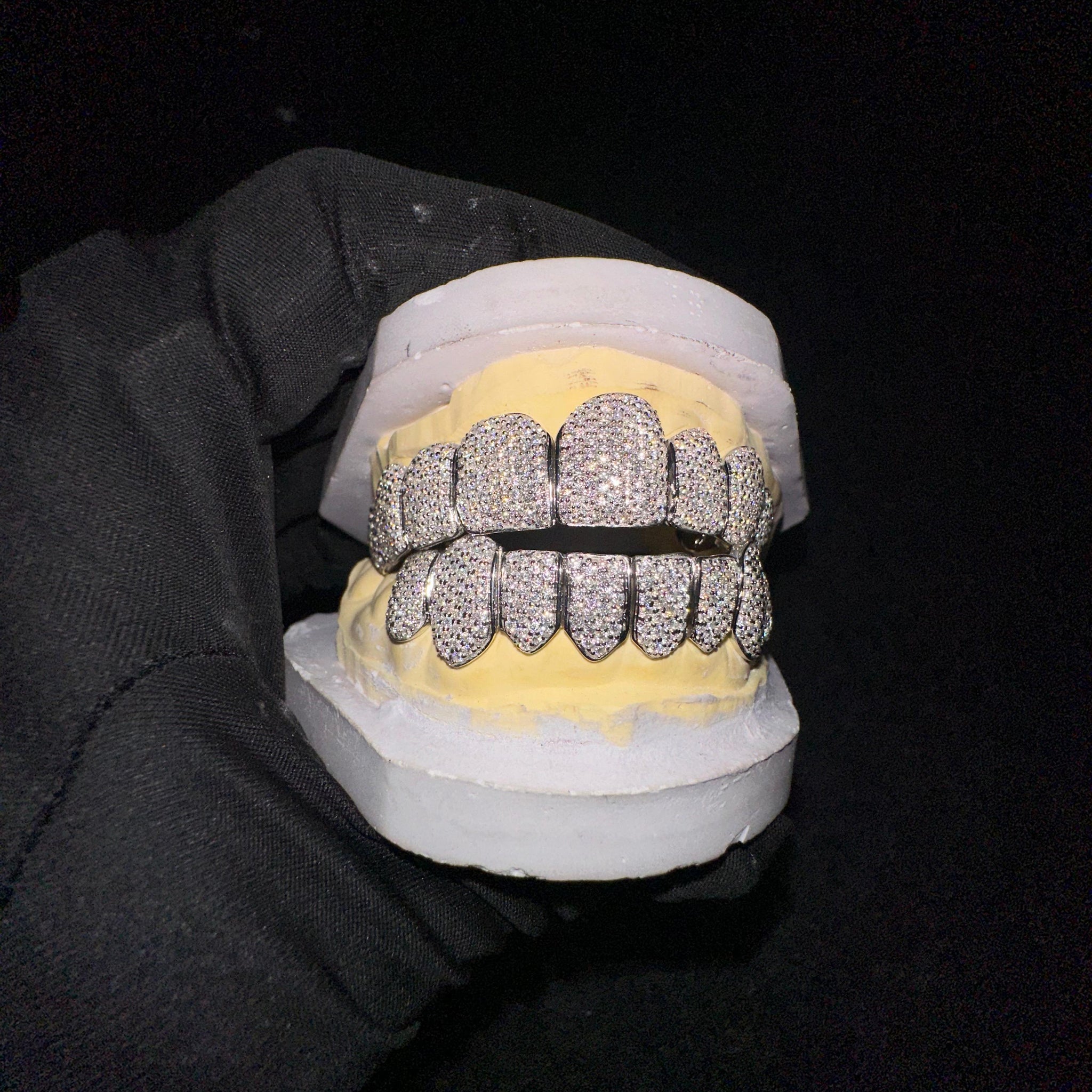 Custom Hip Hop Jewelry Teeth Down 10 925 Sterling Silver VVS Clarity Round Cut Diamond Fully Iced Out Moissanite Grillz