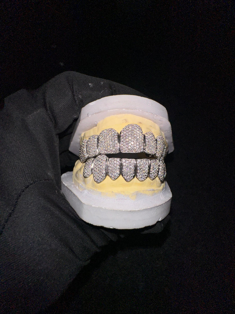 Custom Hip Hop Jewelry Teeth Down 10 925 Sterling Silver VVS Clarity Round Cut Diamond Fully Iced Out Moissanite Grillz