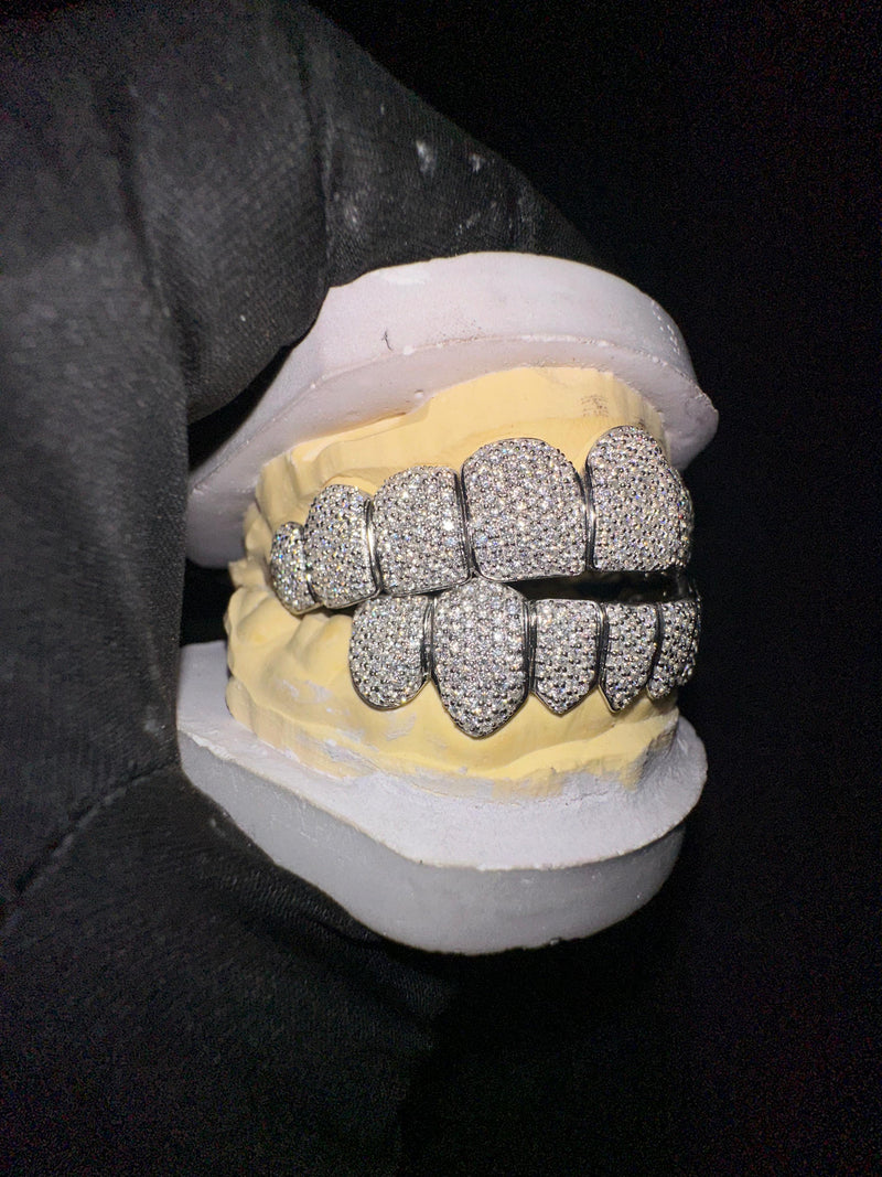 Custom Hip Hop Jewelry Teeth Down 10 925 Sterling Silver VVS Clarity Round Cut Diamond Fully Iced Out Moissanite Grillz