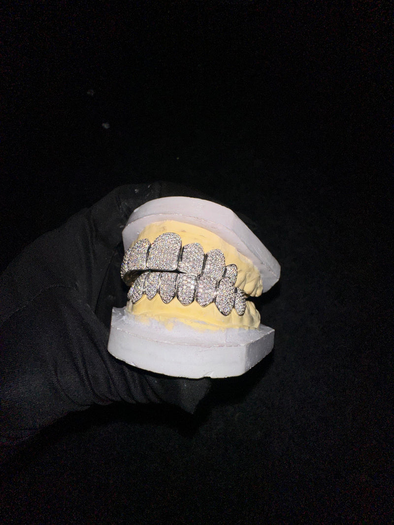 Custom Hip Hop Jewelry Teeth Down 10 925 Sterling Silver VVS Clarity Round Cut Diamond Fully Iced Out Moissanite Grillz