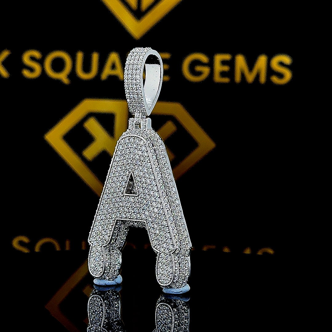 Azzar Moissanite Pendent