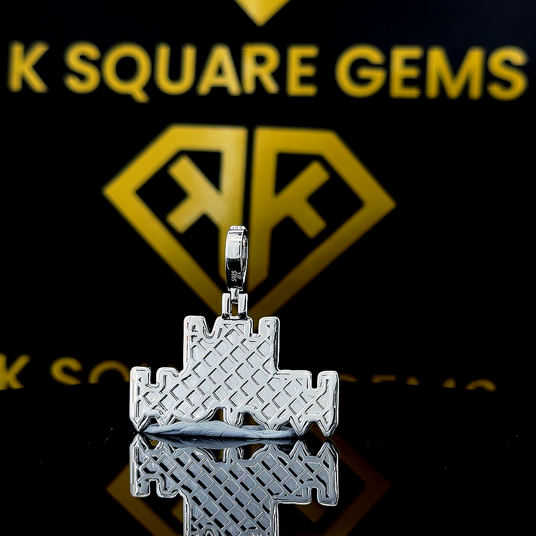 Hutchify Moissanite Pendant