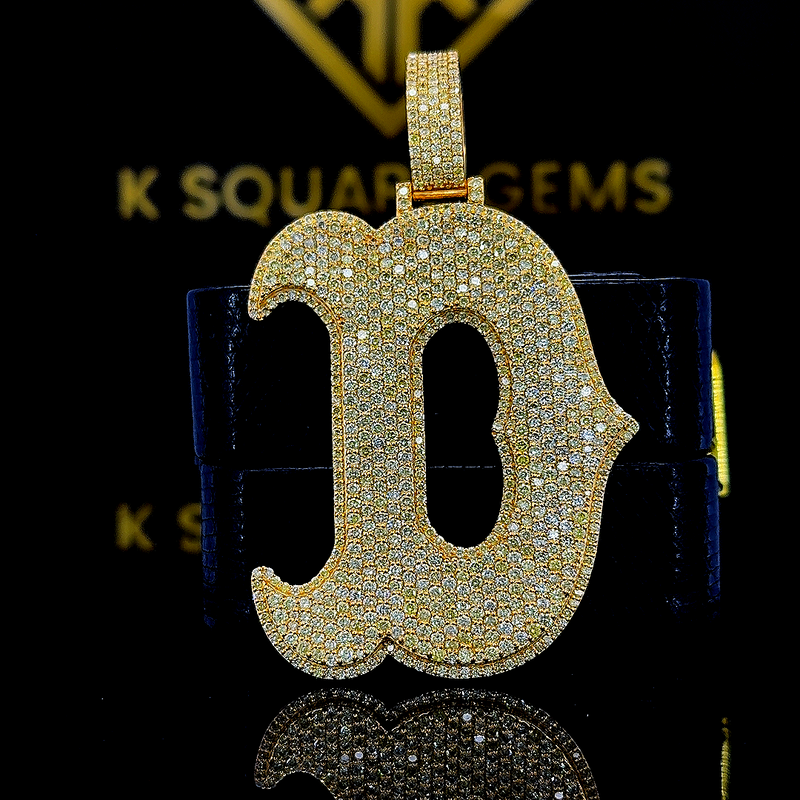 Dyn Moissanite Pendent
