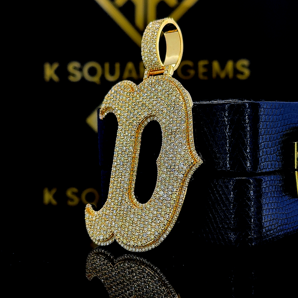 Dyn Moissanite Pendent