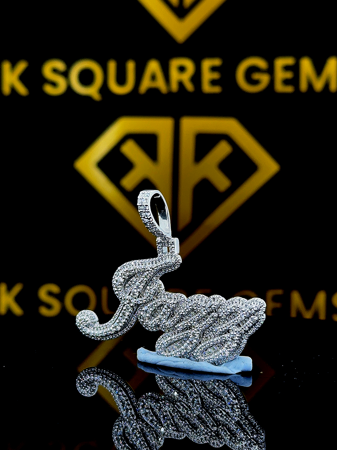 Fayza Moissanite Pendent