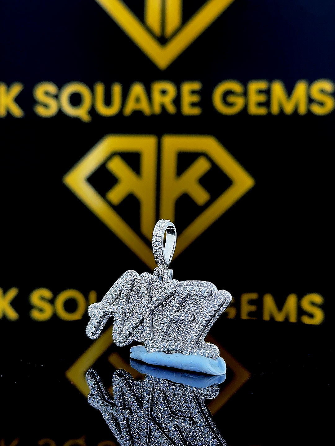 Avzion Moissanite Pendent
