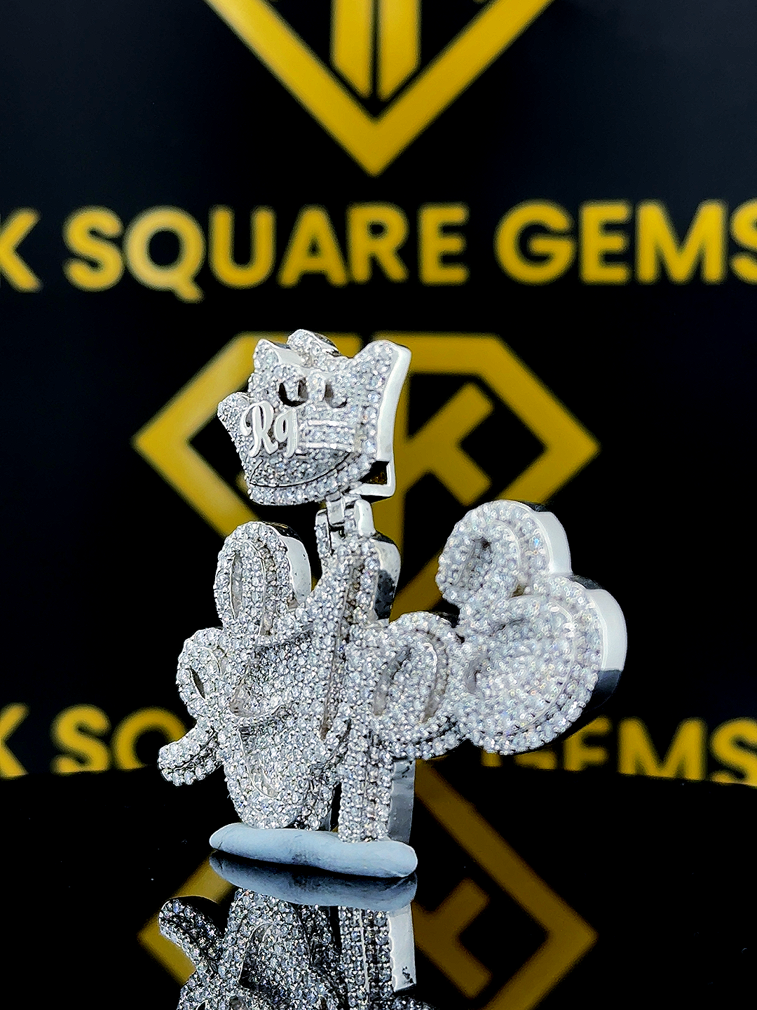 Savion Royal Glow Pendant