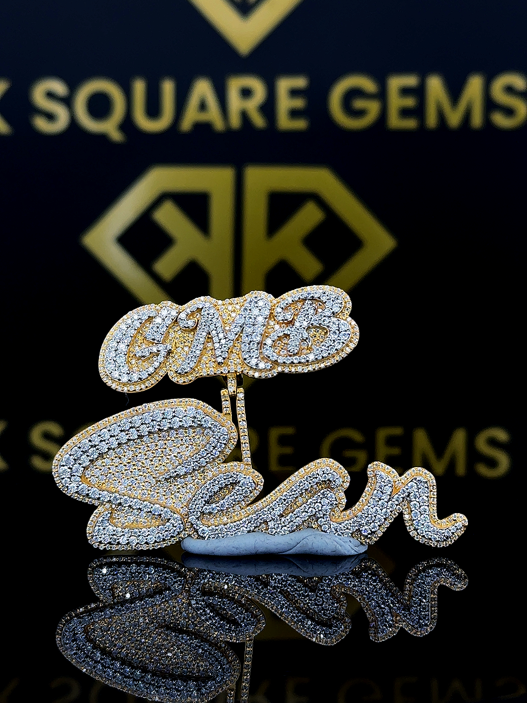 Seanique Moissanite Pendent