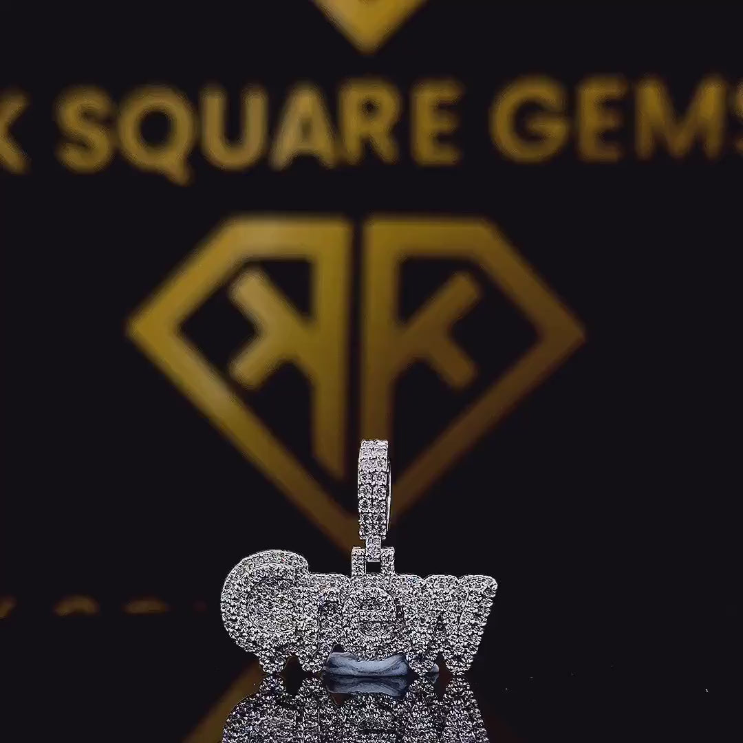 Discover the Flex 0.78 Carat Round VVS1 Moissanite Custom Pendant in 925 Sterling Silver.