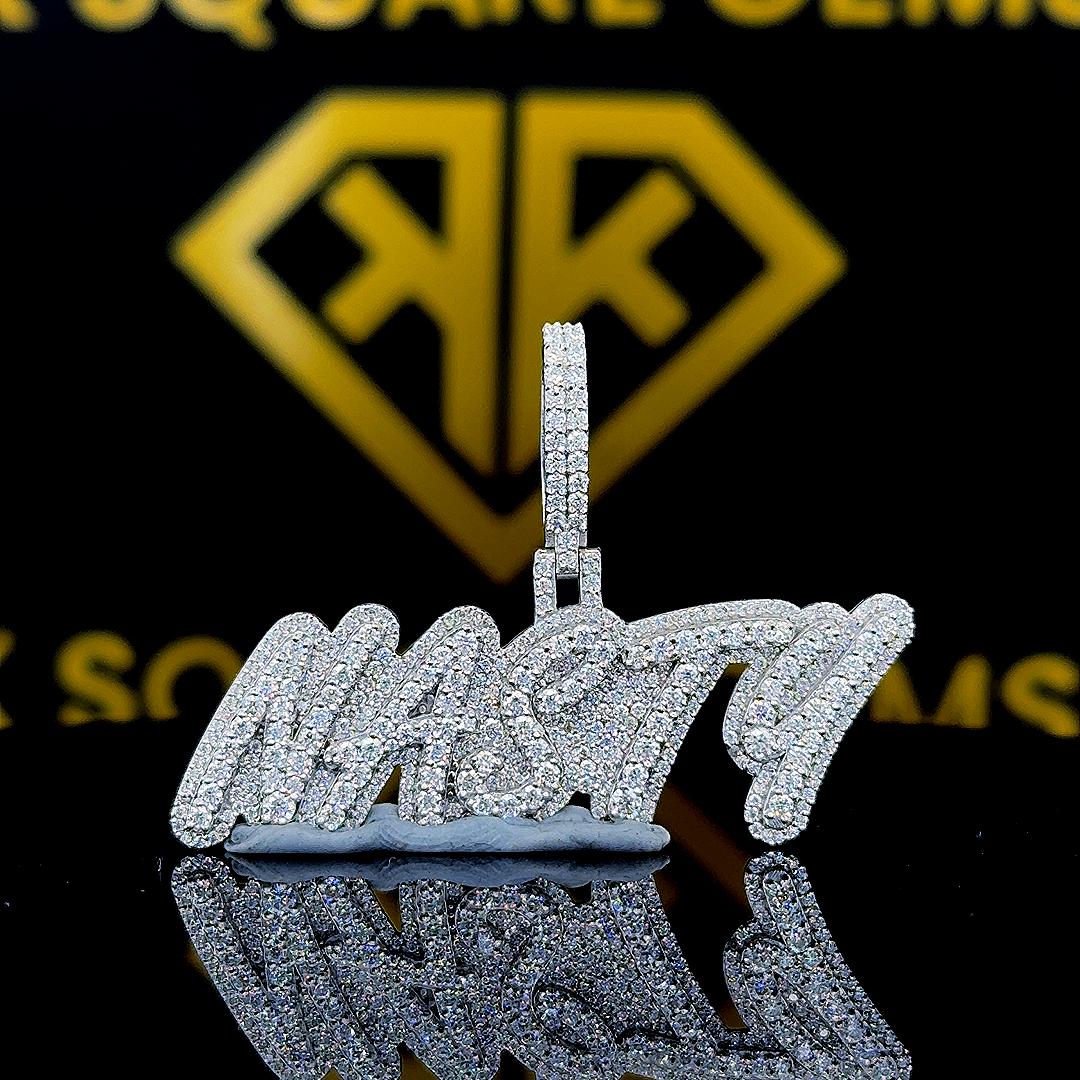 Nastique Moissanite Pendant