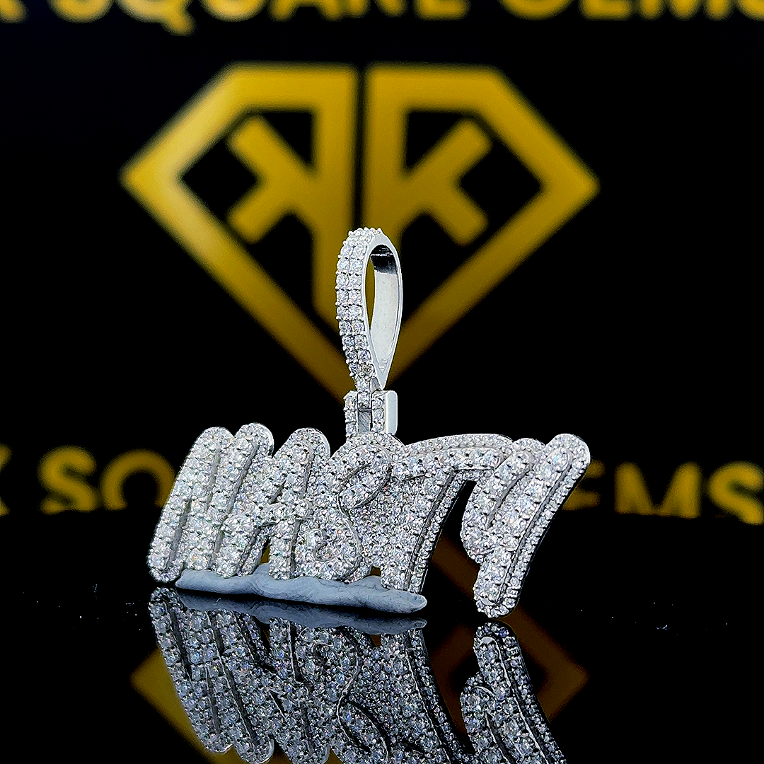 Nastique Moissanite Pendant