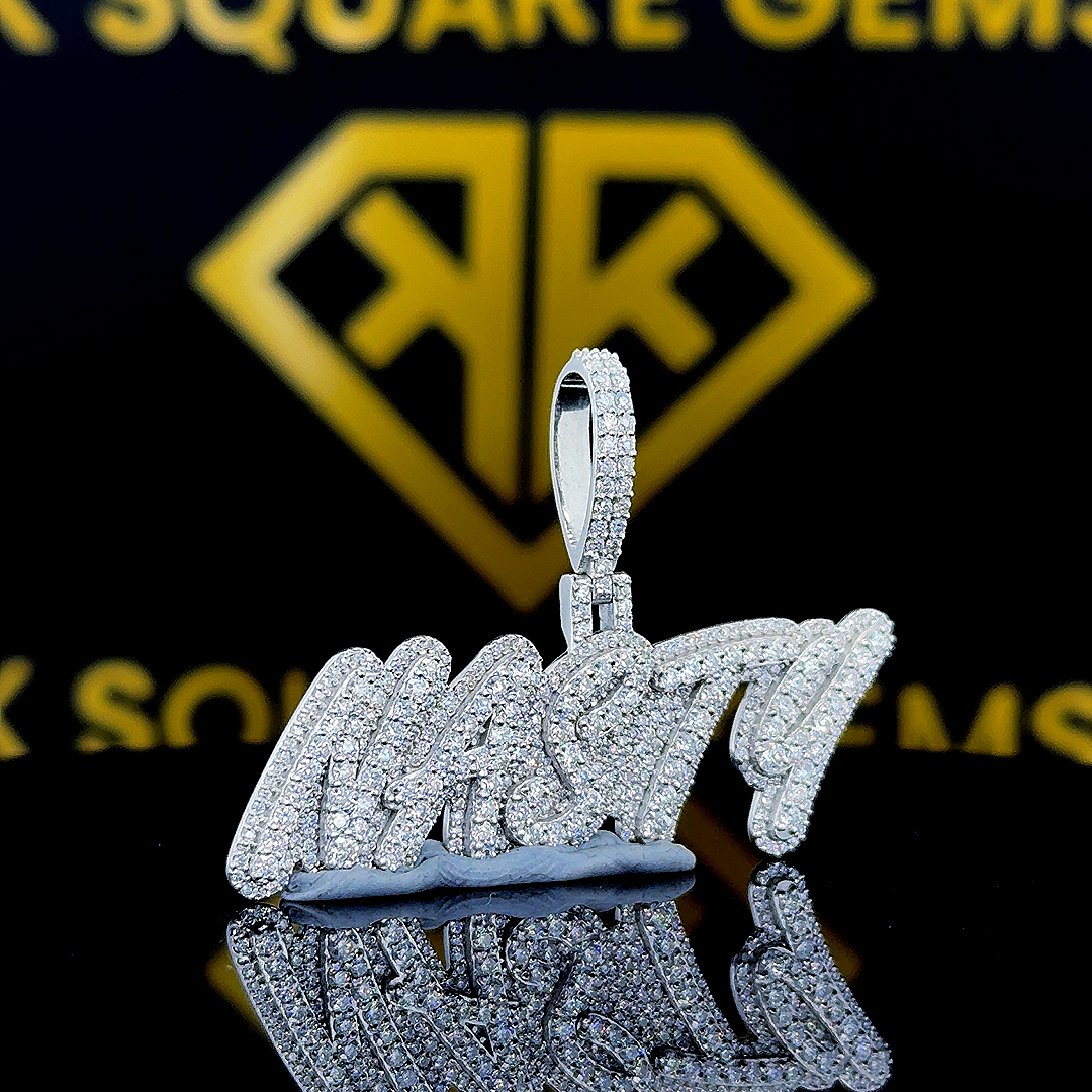 Nastique Moissanite Pendant
