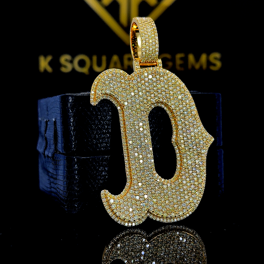 Dyn Moissanite Pendent