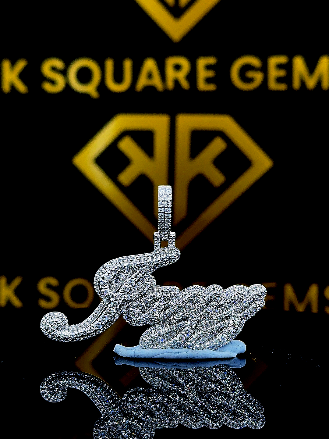 Fayza Moissanite Pendent