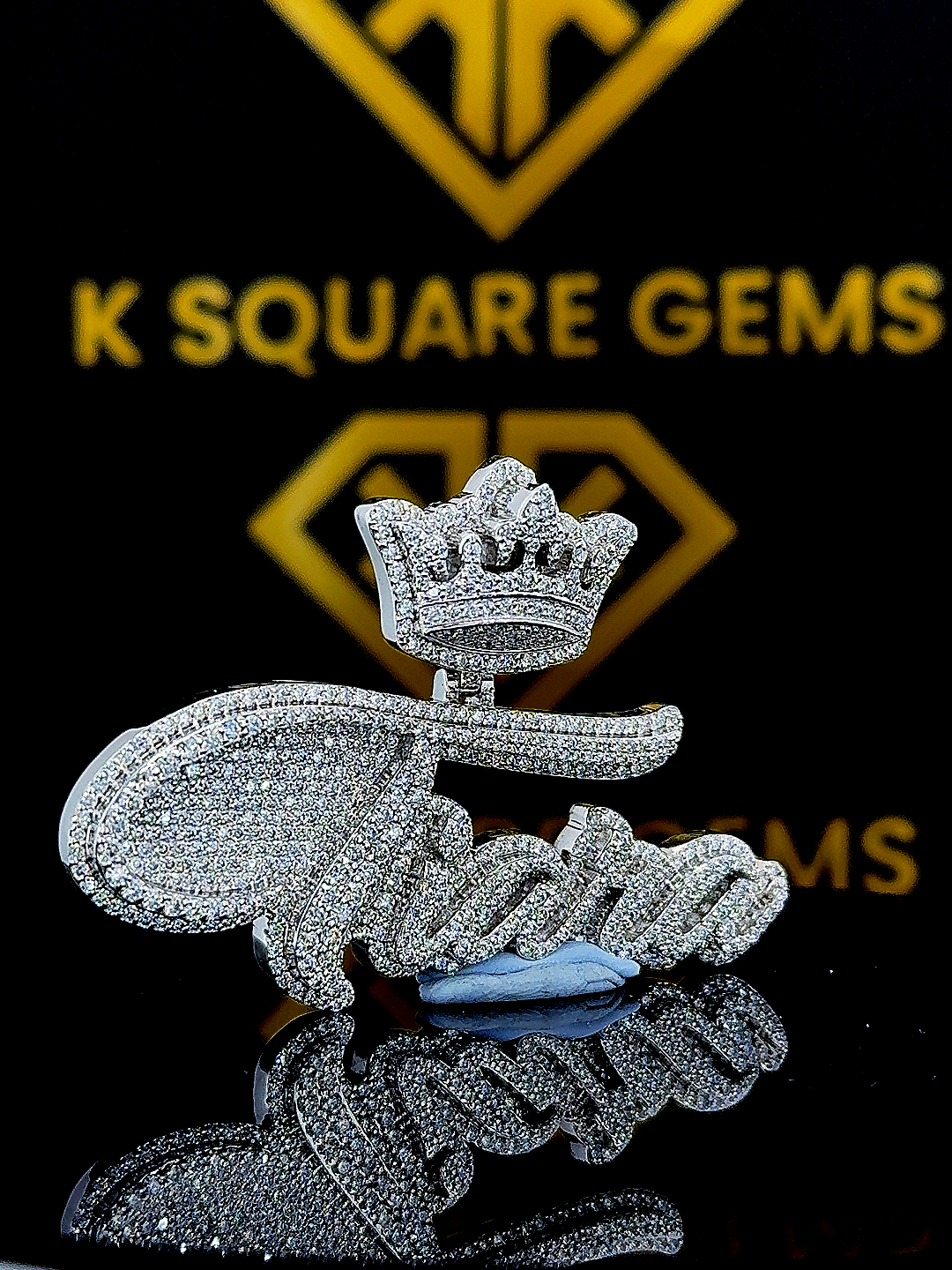 Crownin Moissanite Pendent