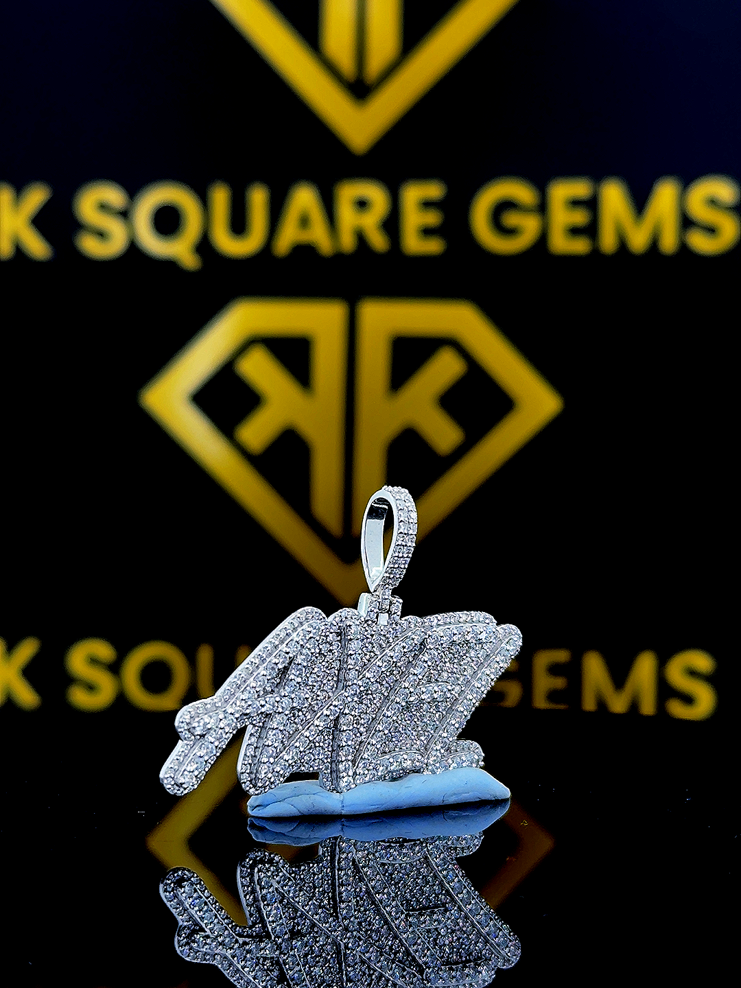 Avzion Moissanite Pendent