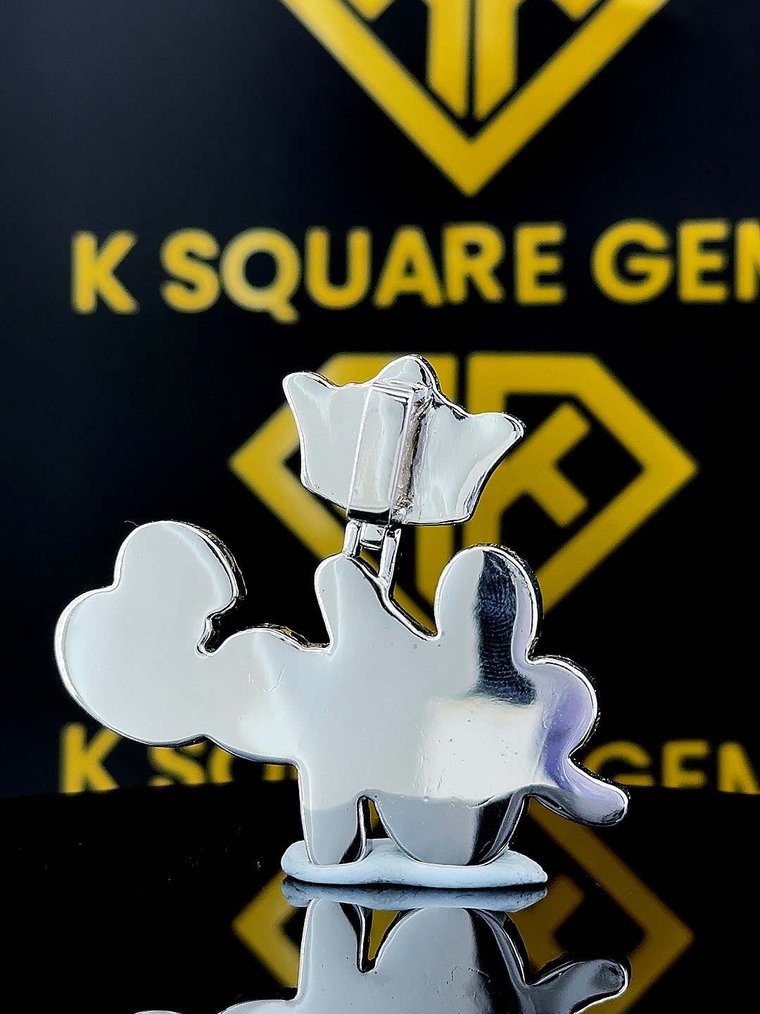 Savion Royal Glow Pendant