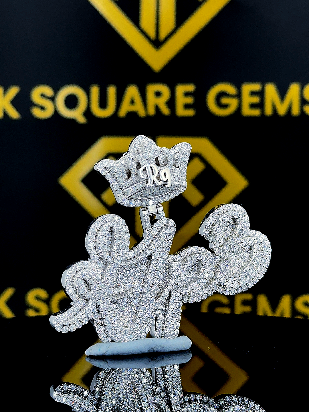 Savion Royal Glow Pendant