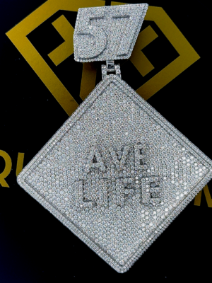 AveGlitz Moissanite Pendent